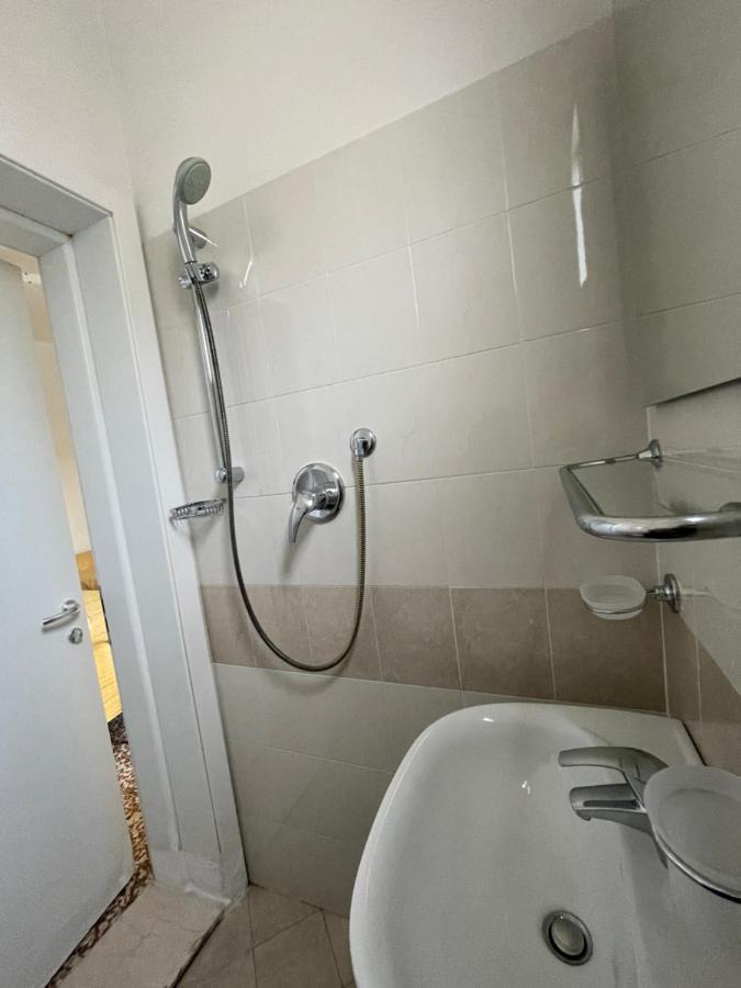 Hotel Alex Ріміні Екстер'єр фото